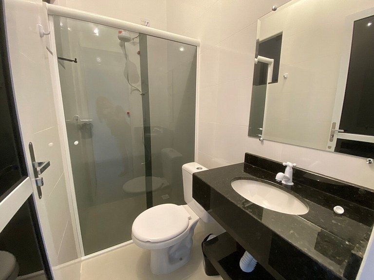 Apartamento térreo maior, 01 dormitório