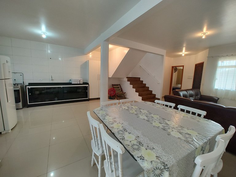 LINDO sobrado 4 domitorios com piscina prox DA PRAIA