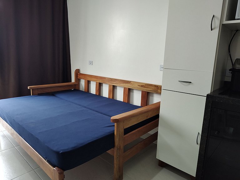 Apartamento térreo maior, 01 dormitório
