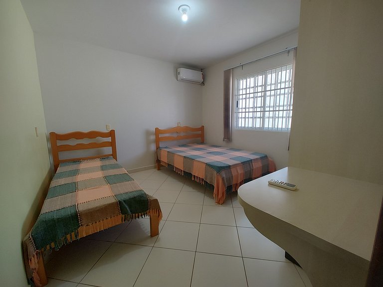 Casa com piscina próximo ao mar e calçadão - Ipanema/PR