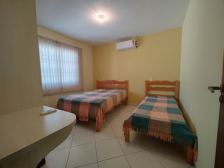 Casa com piscina próximo ao mar e calçadão - Ipanema/PR