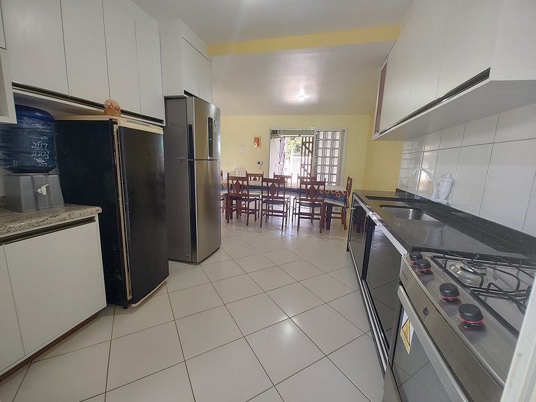 Casa com piscina próximo ao mar e calçadão - Ipanema/PR