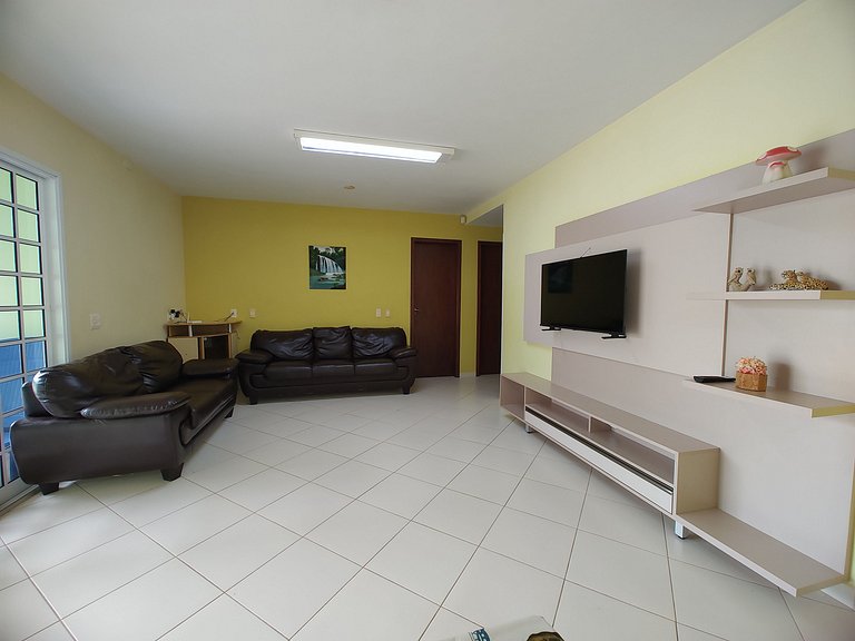 Casa com piscina próximo ao mar e calçadão - Ipanema/PR