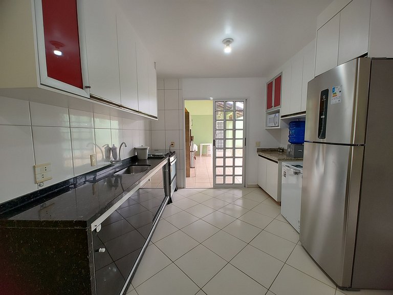Casa com piscina próximo ao mar e calçadão - Ipanema/PR