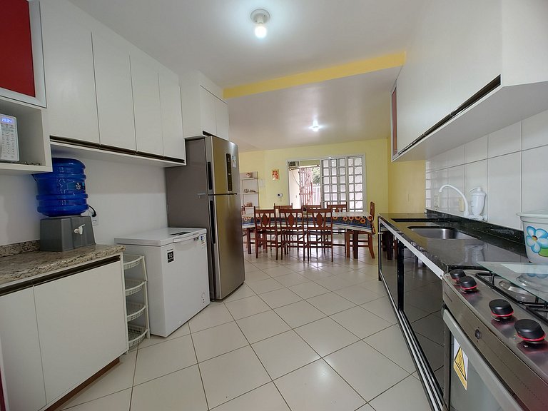 Casa com piscina próximo ao mar e calçadão - Ipanema/PR