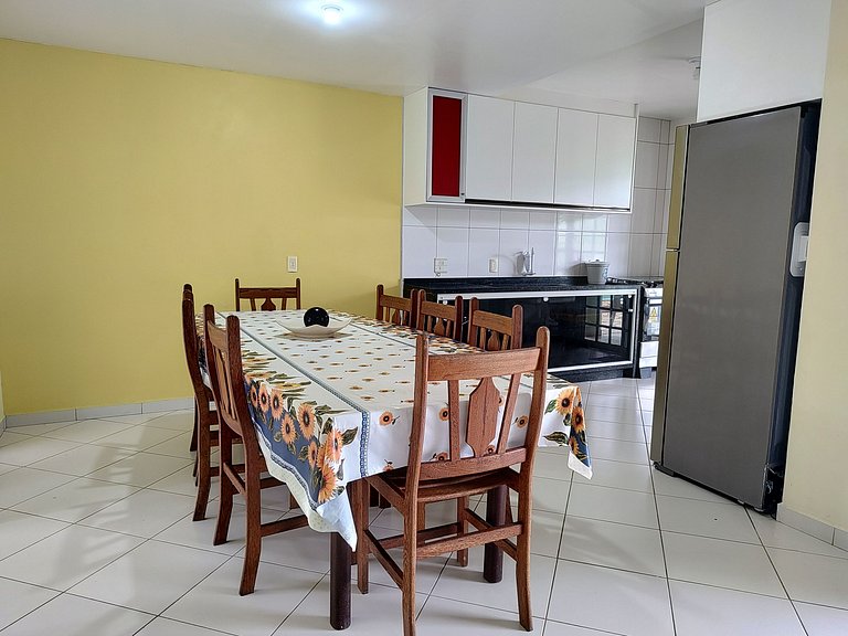 Casa com piscina próximo ao mar e calçadão - Ipanema/PR